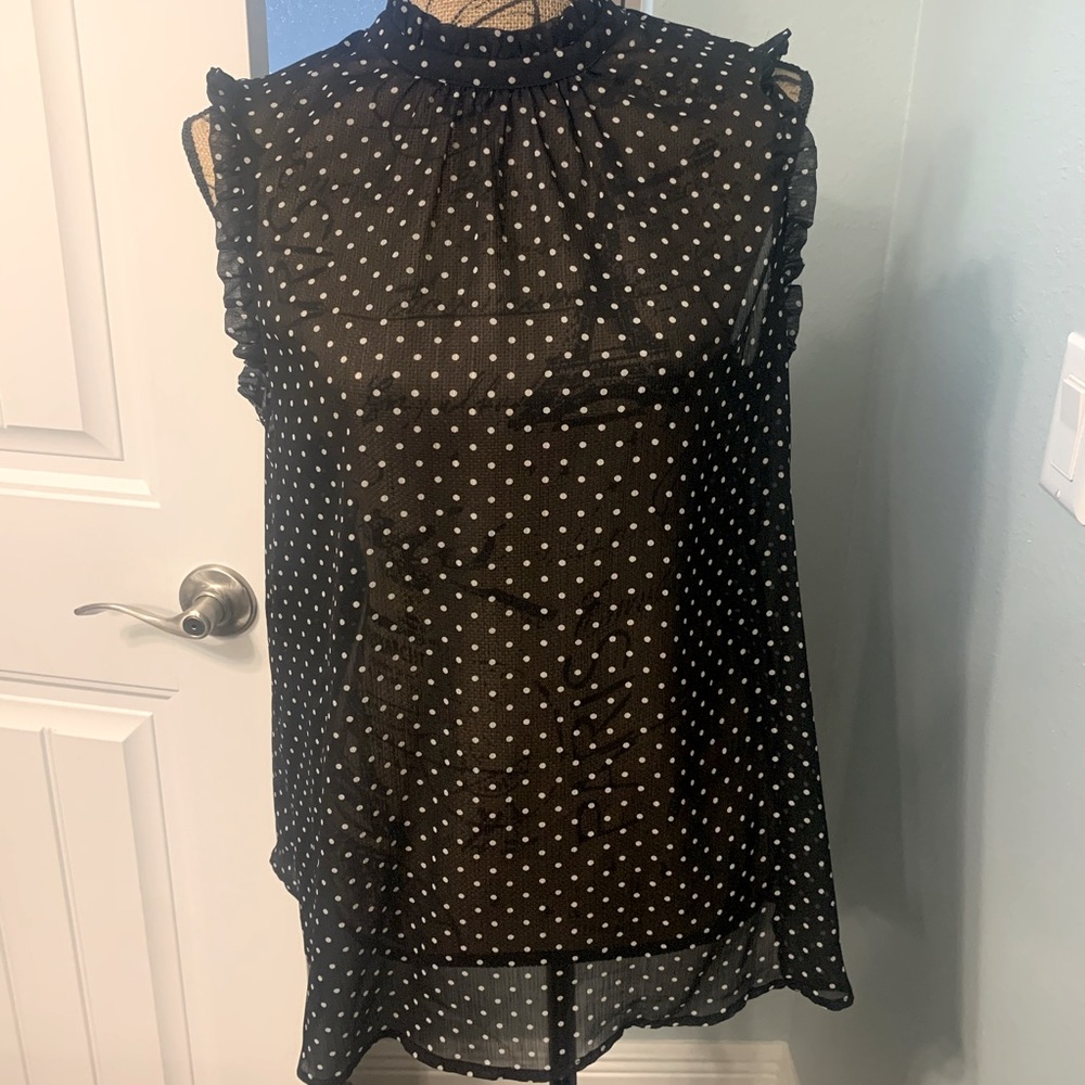 WhoWhatWear chiffon sleeveless shirt w/white dots